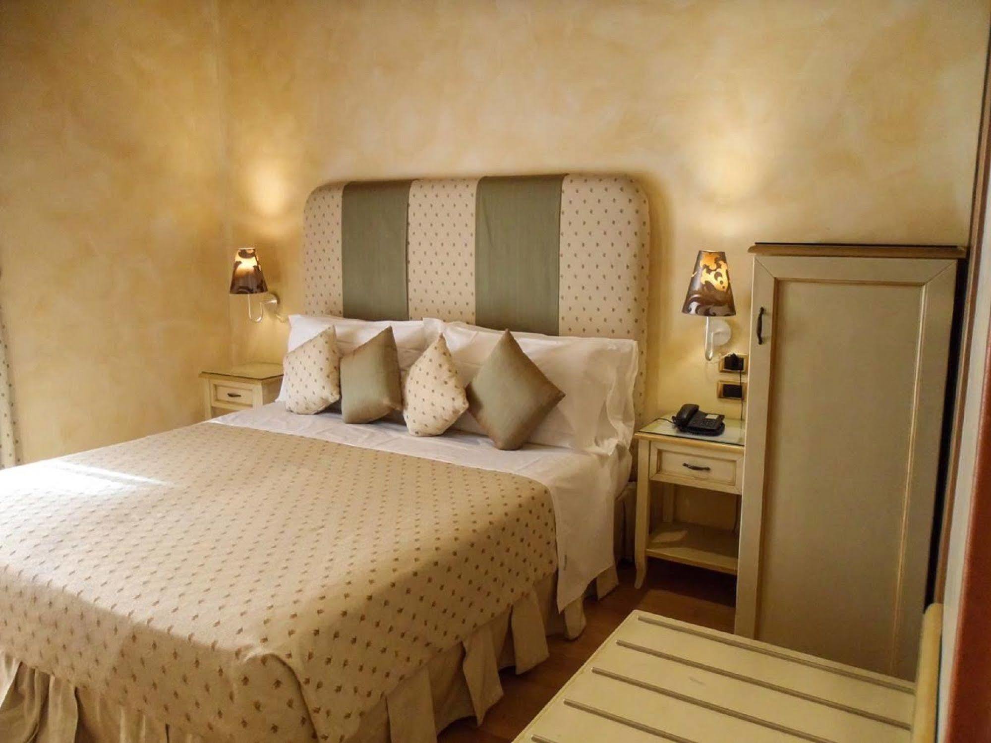 Condotti Rooms Rome Exterior photo
